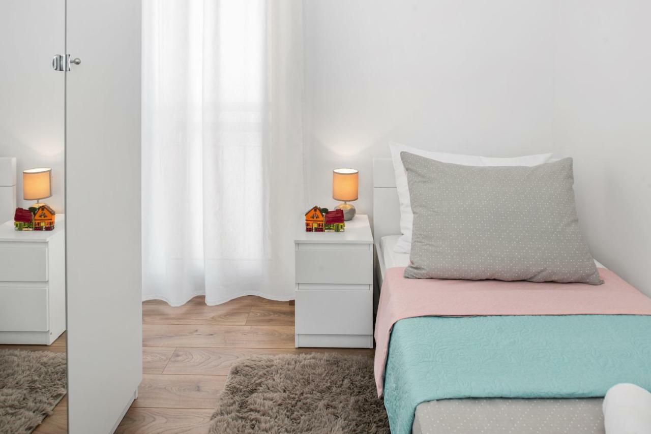 Comfortable 3-bedroom With Balcony And Fast Wi-fi - 10 Minutes From Old Town Apartment